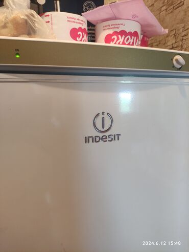 холодильного: Холодильник Indesit, Б/у, Двухкамерный, 60 * 150 * 60