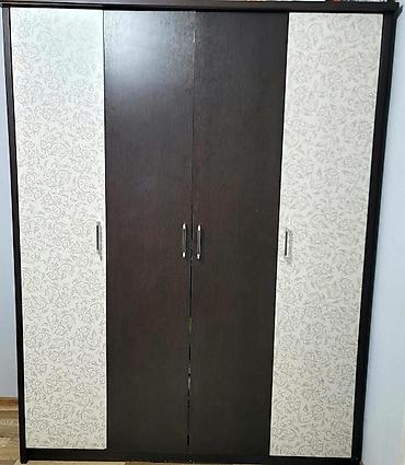 standing mirror: Шкаф-гардероб с четырьмя распашными дверцами. Особенности: - — 1