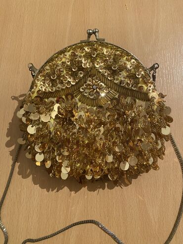 Çantalar: 1.Ziyafet və xususi gunlər üçün nəzərdə tutulmuş əl çantasidir. Temiz — 9