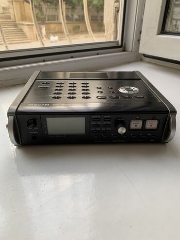 Dinamiklər və kolonkalar: Tascam DR-680 Это профессиональный многоканальный портативный