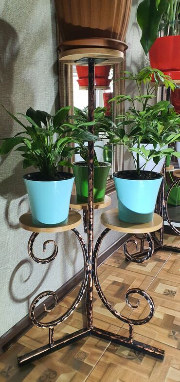 Декоративные цветы: Гүл койгучтар сатылат.биринчи ярус 52см,экинчи ярус 1м05см. баасы — 13