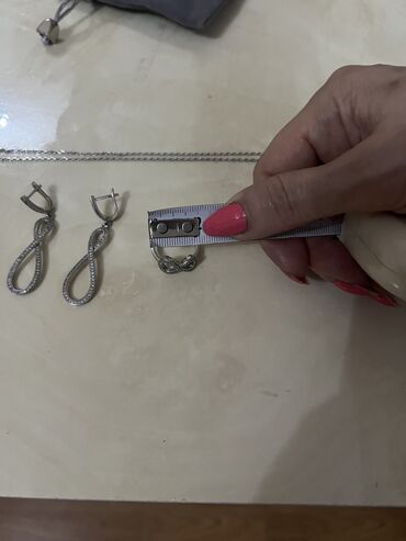 Zərgərlik dəstləri: Dəstə daxildir: Üzük, Kulon, Sep, Gümüş, 925 Əyar -da lalafo.az — 6 Zərgərlik dəstləri: Dəstə daxildir: Üzük, Kulon, Sep, Gümüş, 925 Əyar — 6