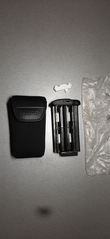 Другие аксессуары для фото/видео: Продаю аккумуляторный блок для Nikon крышку объектива 72 мм, грушу