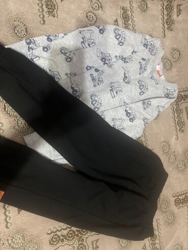 хиджап кийим: Детские вещи на 6-7 лет
Состояние отличные 
Кофта со штанами за 300