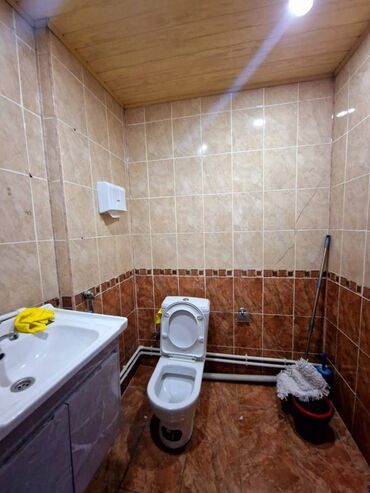 Ofislər: Nərimanov rayonu, “Təbriz” küçəsində, "Heydər Əliyev Mərkəzi"nə yaxın — 17