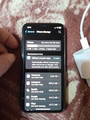Apple iPhone: Apple iPhone X (srebrni) + punjač - Ekran 5.8" Super Retina OLED — 5