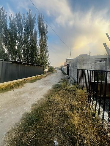 Үйлөрдү сатуу: 5 бөлмө, 120 м², 4500 соток, Бишкек, Үмүт ж/м Менчик ээси — 10