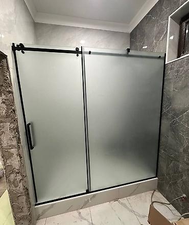 Душевые перегородки и ограждения: Душевые перегородки и зеркала на заказ, по индивидуальным размерам — 17