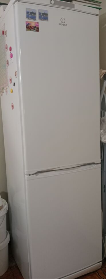 холодильник продаю: Холодильник Indesit, Б/у, Двухкамерный, De frost (капельный)