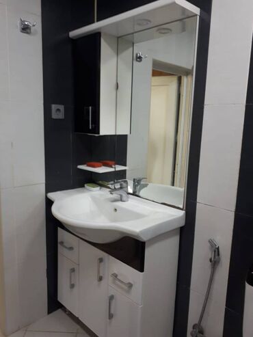 Uzunmüddətli kirayə mənzillər: Razin Akordda 20 mertebeli binanın 13-cü mərtəbəsində yerləşən ümumi — 12