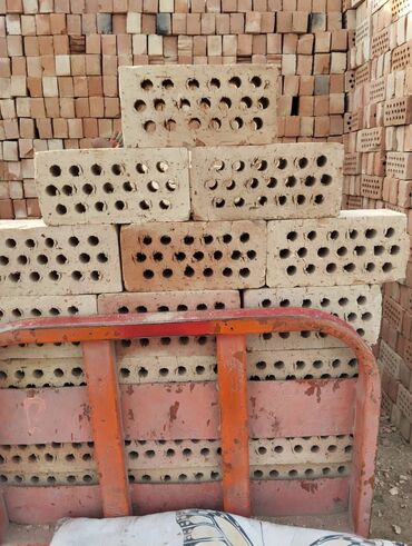 Строительный кирпич: Кирпичи Жжёный кирпич Пустотелый, дырчатый Глиняный, керамический — 17