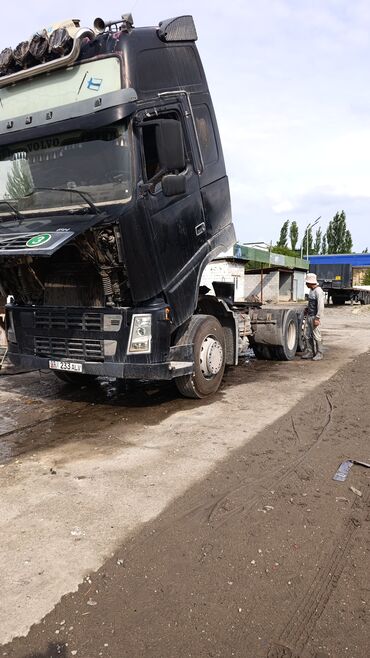 магазин мотоциклов: Тягач, Volvo, 2002 г.