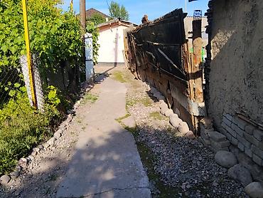 Продажа коттеджей и домов: Дом с внутренним двориком. - Планировка: 2 комнаты с тамбуром.; - Во — 14