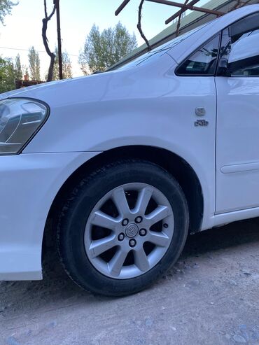 обмен меняю авто: Toyota Avensis Verso: 2004 г., 0.2 л, Механика, Дизель, Минивэн