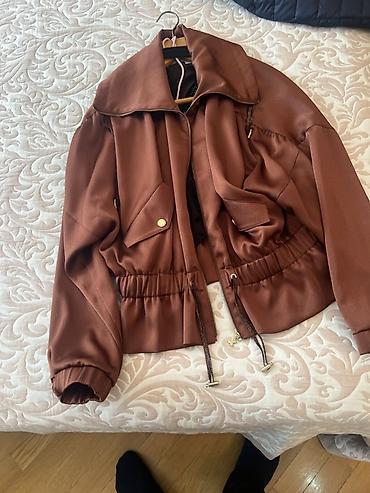 Kurtkalar: Qadınlar üçün qəhvəyi rəngli yüngül üst geyim/jaket. - Model: qısa — 1