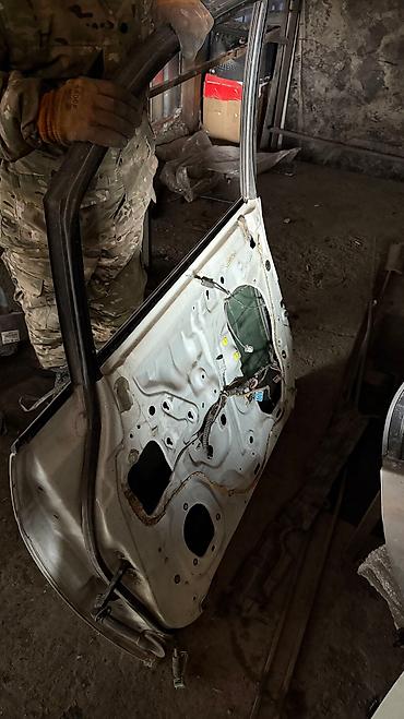 Двери и комплектующие: Дверь Комплект Toyota, Б/у, Оригинал — 28