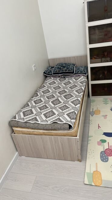 детскую двух ярусную кровать: Бир кишилик керебет, Колдонулган, Матрасы бар, узуну - 195 см