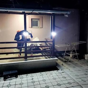 forma ideale za terasu: SOLARNI LED REFLEKTOR UGAONI JORTAN | Solarna Lampa Reflektor — 1