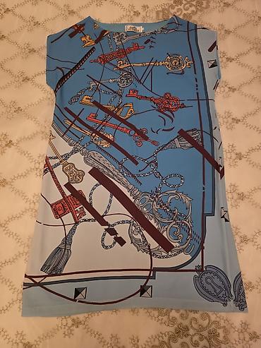 hermes tapicka: Hermès qadın donu – ipək effektli nazik parça, qolsuz, düz siluet. - — 1