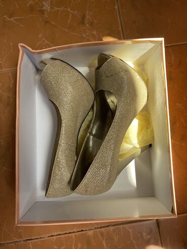 Tuflilər: Tuflilər, Ölçü: 36, rəng - Qırmızı, İşlənmiş — 8