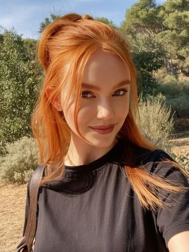 Hostes, qeydiyyatçılar: Ofisiant, Qadın, 18 il, 1 ildən az təcrübə