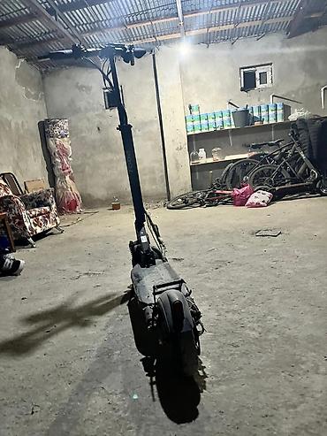 Другой транспорт: Kreditlə 1800 manata alınmış scooter satilir. 200 manatliq xərci var — 2
