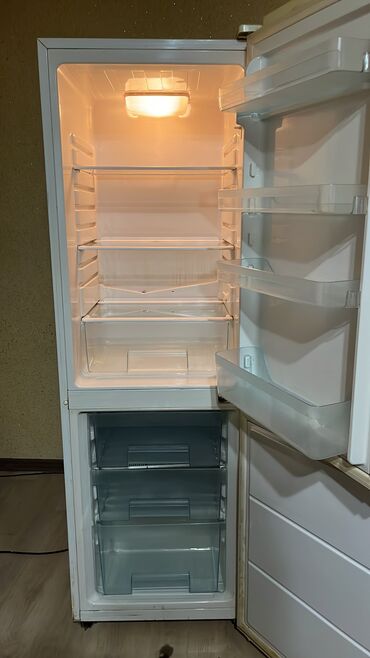 хололильник: Холодильник Samsung, Б/у, Двухкамерный, No frost, 60 * 180 * 60