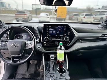 Toyota: Toyota Highlander: 2021 г., 3.5 л, Автомат, Бензин, Кроссовер — 7