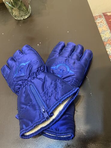 Əlcəklər: Salam 1 cüt əlcək satılır. Heç istifadə edilməyib. Əsasən kuryerlərin — 7