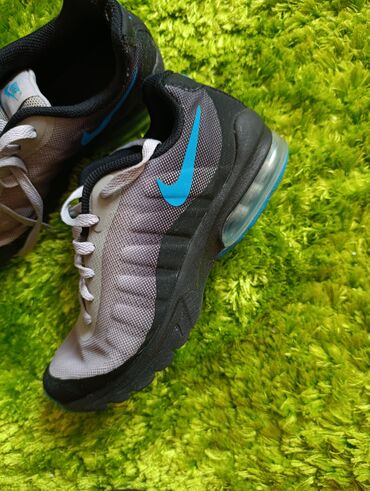 and 1 patike: Nike, 37.5, color - Grey