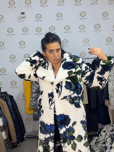 sat ar: GUESS original ženski kaput od veštačkog krzna - Model: duži kaput sa — 4