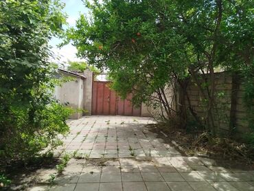 Həyət evləri və villaların satışı: 3 otaqlı, 121 kv. m, Orta təmir — 1