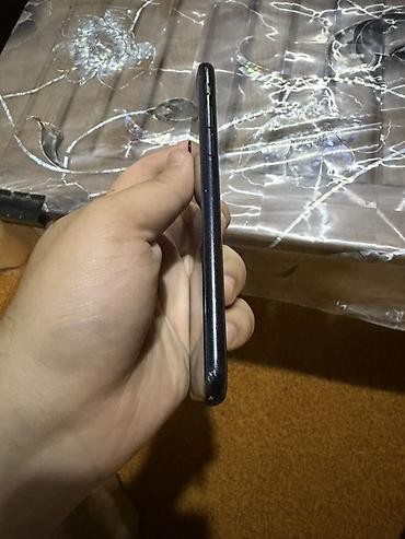 Apple iPhone: IPhone SE 2020, Qara — 8
