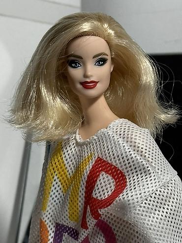 одежд: Кукла модная (тип Barbie). - Рост куклы: примерно 29–30 см. - Волосы — 5