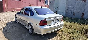 Opel: Opel Vectra B sedan – gümüşü rəng - Kuzov: 4 qapılı sedan — 5