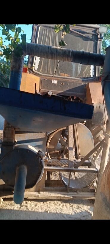 Yem üyüdən aparatlar: Məhsul: Mobil yem üyüdüb‑qarışdırma qurğusu (dane və yem üçün) — 14