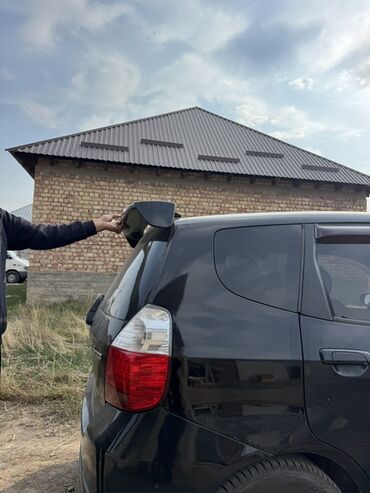 срочно продаю в связи с переездом: Арткы спойлер Honda