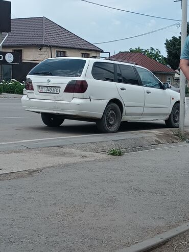 машина гетис: Универсал Nissan (серия AD/Wingroad). Белый кузов, 5-дверный, правый