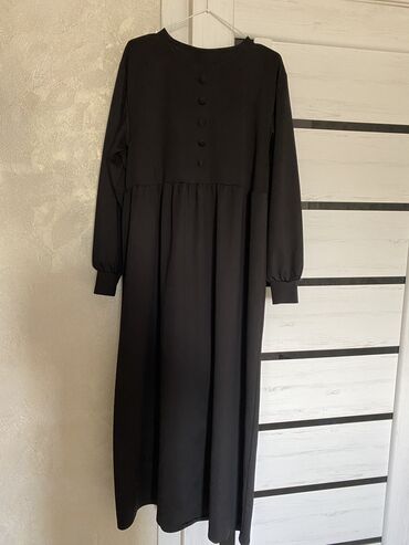 Повседневные платья: Базовое черное платье
Размер стандарт 
Ткань барби
Длина макси