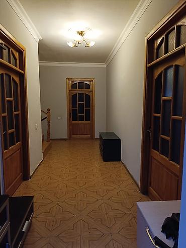 ev hovsan: 6 otaqlı, 197 kv. m, Orta təmir — 7