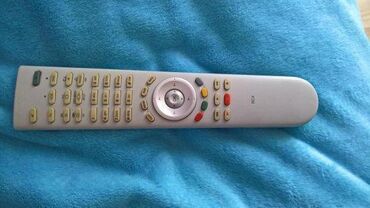 Aksesoari za TV i video: 1. Loewe ÀSISST 2 Remote Control 2. Loewe RC 15702-10 Remote Control — 2