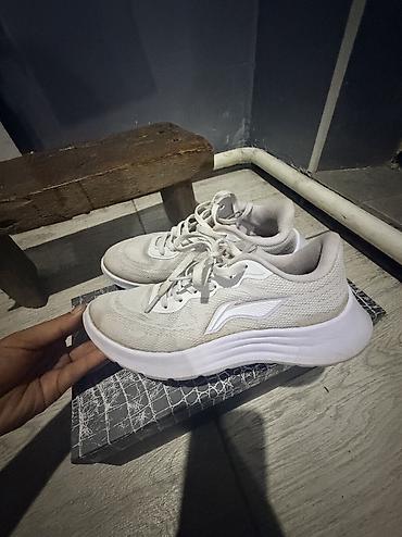 Женская обувь: Обувь оригинал Lining(требуется доп чистка) Стелька 22см — 2