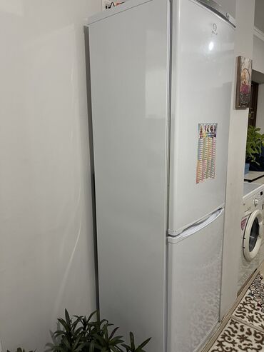 двух камерный холодилник: Срочна ! Indesit двух камерный 195 высота ширина 60 глубина 50