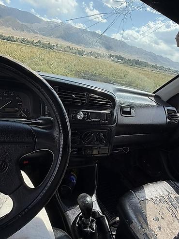 camry 55 2017: Volkswagen Vento: 1993 г., 1.8 л, Механика, Седан — 4