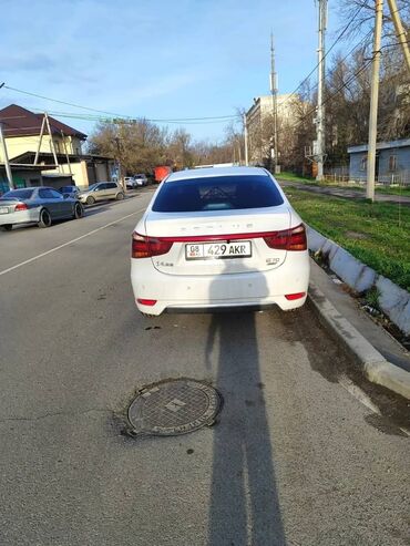 Легковой транспорт: Сдаю в аренду: Легковое авто, Под такси