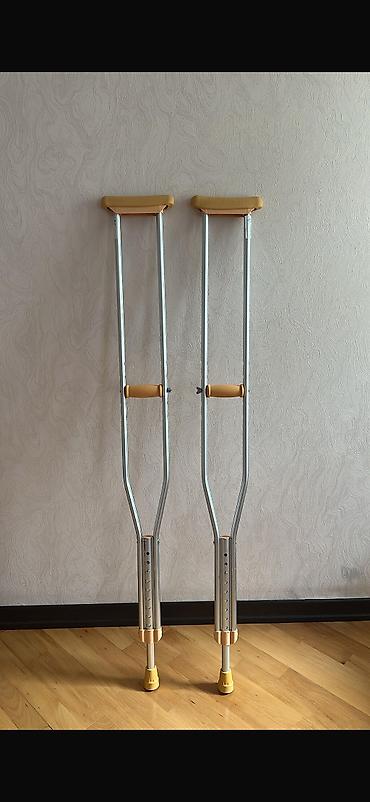 Yerimək üçün arabalar, çəliklər, əsalar, rollatorlar: Qoltuqaltı ağacları (cüt) - Material: yüngül və möhkəm alüminium — 1