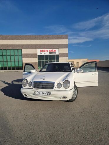 Mercedes-Benz: Mercedes-Benz E‑Class (W210) sedan - Rəng: ağ - Kuzov: 4 qapılı sedan — 4