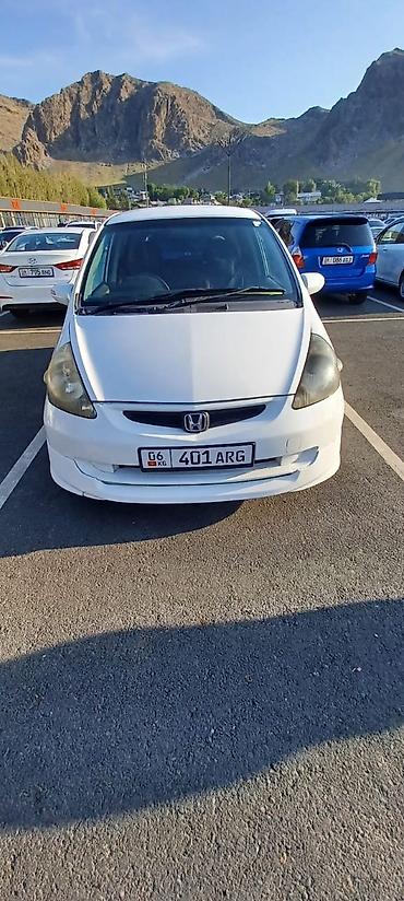 Honda: Honda Fit: 2004 г., 1.5 л, Вариатор, Бензин, Хэтчбэк at lalafo.kg — 3 Honda: Honda Fit: 2004 г., 1.5 л, Вариатор, Бензин, Хэтчбэк — 3