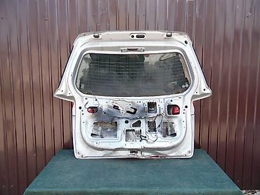 demio sport: Стекло Багажника Mazda, 2003 г., Б/у, Оригинал — 2