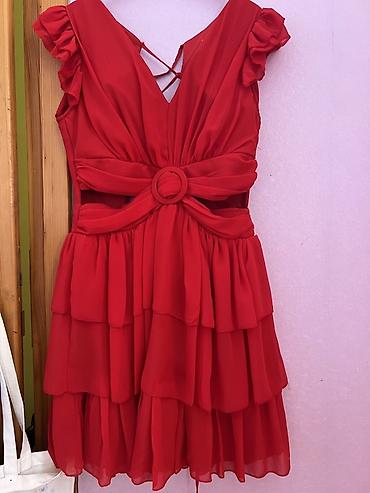 Qırmızı şifon qısa don - Model: A-kəsim, qısa uzunluq, çoxqatlı ətək